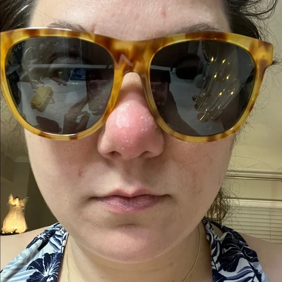 Gucci Tortoise Shell Sunglasses with Black Lenses - Picture 4 of 9